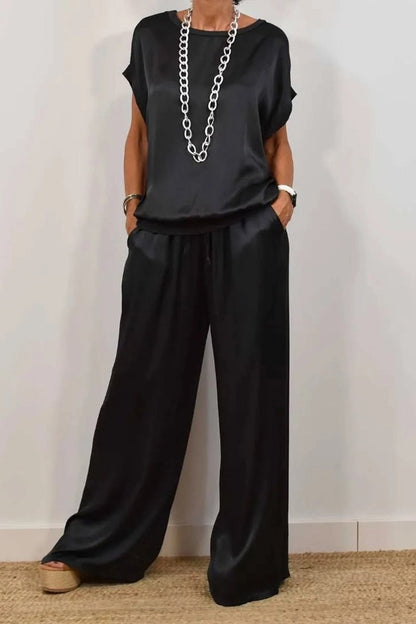 Loose shirt and wide pants