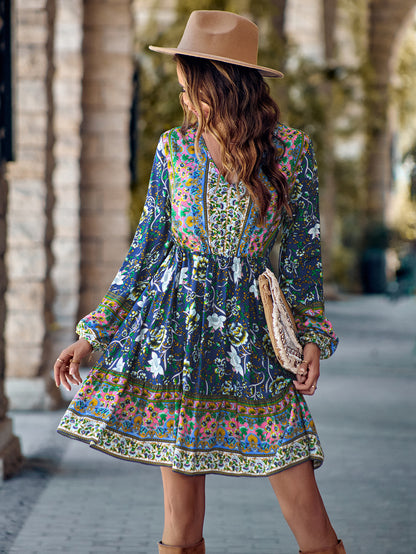 Lightweight Bohemian dress in flowing fabric 