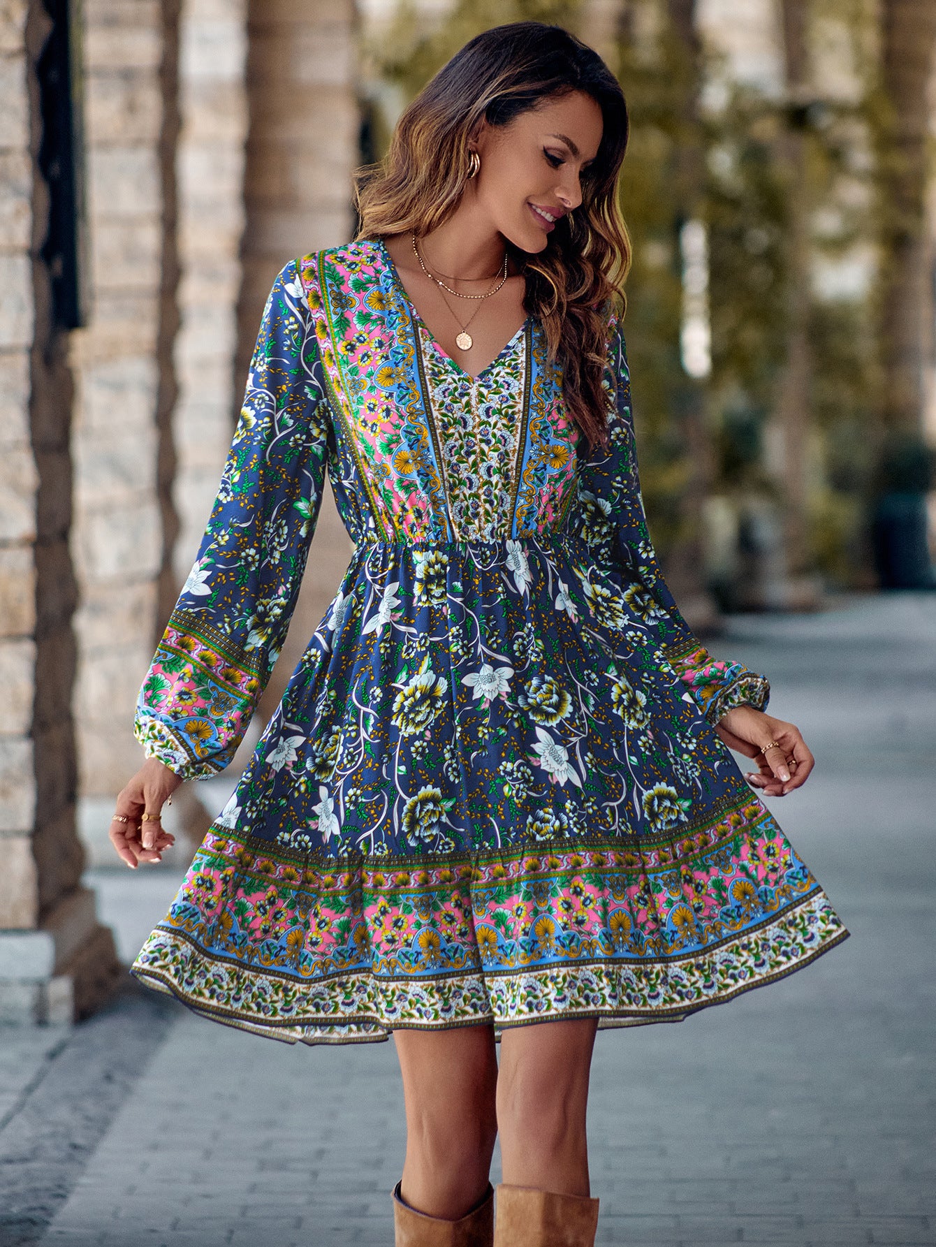 Lightweight Bohemian dress in flowing fabric 