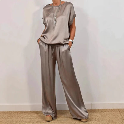 Loose shirt and wide pants