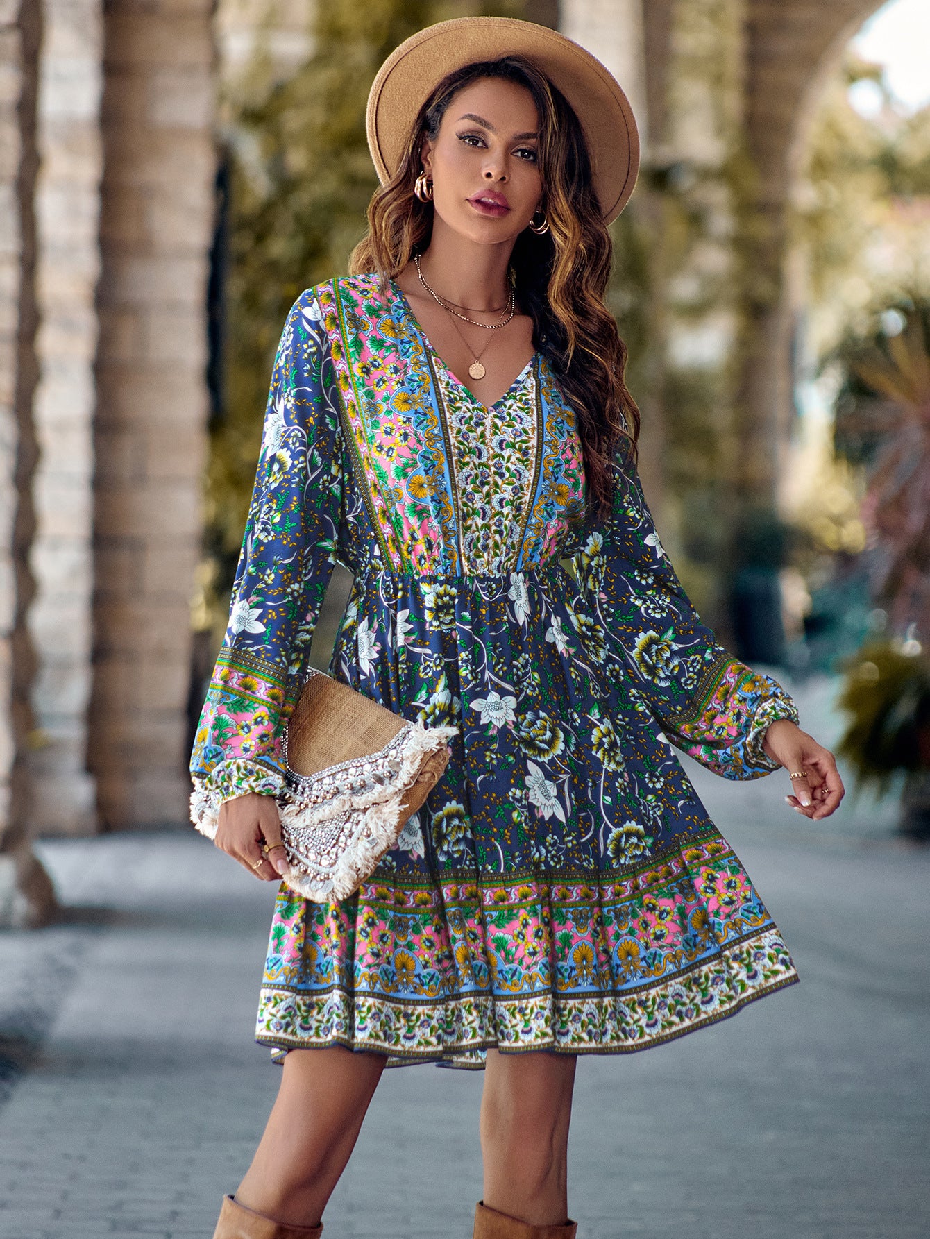 Lightweight Bohemian dress in flowing fabric 