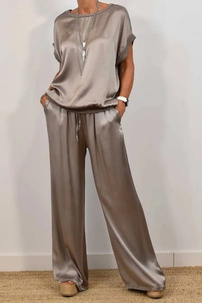 Loose shirt and wide pants