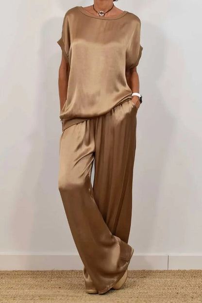 Loose shirt and wide pants
